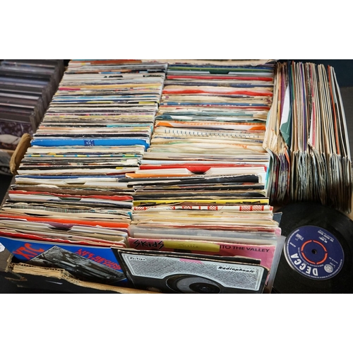 517 - Vinyl & CD's - Approx 300 7 inch singles, a few EP's and approx 50 CD's spanning genres and decades.... 