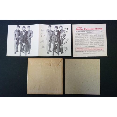 544 - Memorabilia - The Beatles Christmas Record 1964 (LYN 757) with outer card sleeve, fold over national... 