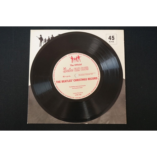 544 - Memorabilia - The Beatles Christmas Record 1964 (LYN 757) with outer card sleeve, fold over national... 