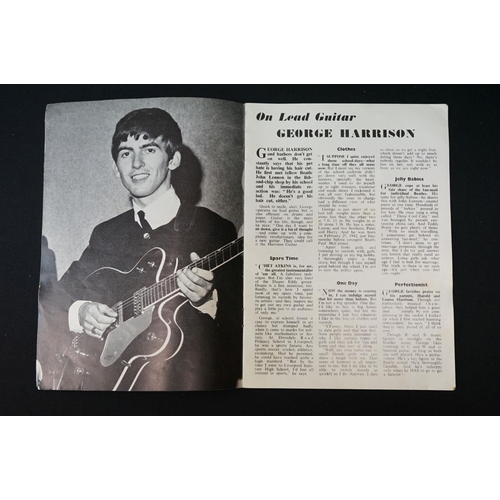 546 - Memorabilia - The Beatles Book August 1963 Issue 1.  Some wear but intact and Vg overall with ni los... 