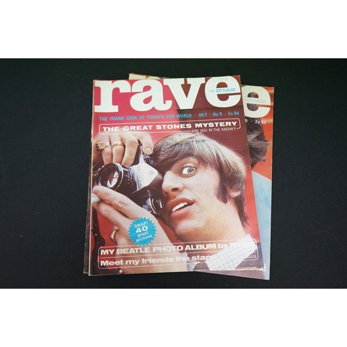 551 - Memorabilia - Rave Magazine - The first 11 copies No 1 to 11 to include The Beatles 007 cover for Is... 