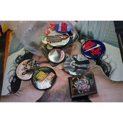 541 - Memorabilia - Collection of tour programmes, music related books and magazines, badges etc.  Program... 