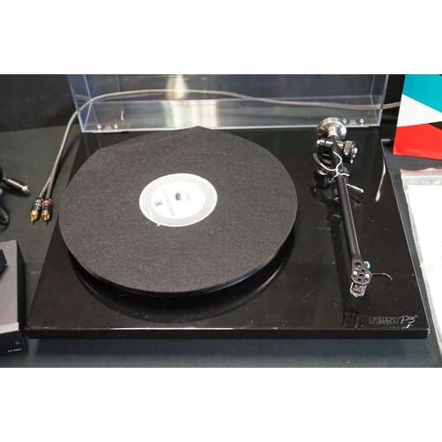 581 - Stereo Equipment - A Rega P3 Turntable along with a Rega Fono Mini. Rega Planar P3/24V fitted with G... 