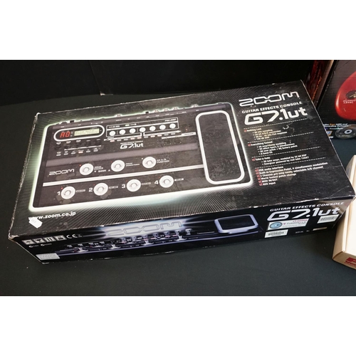 584 - Guitar Effects - A collection of guitar pedals to include a Zoom Player Pro 4040, Zoom G7.1ut, Line ... 