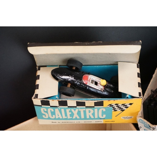 1289 - Collection of Triang Scalextric to include 3 x boxed slot cars (C72 BRM in blue, C62 Ferrari repaint... 