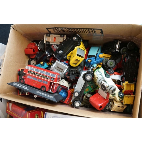 Collection of mixed toys to include boxed Maisto Fresh Metal