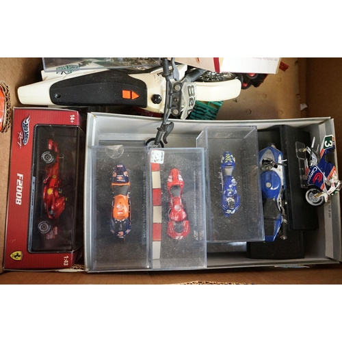 Collection of mixed toys to include boxed Maisto Fresh Metal