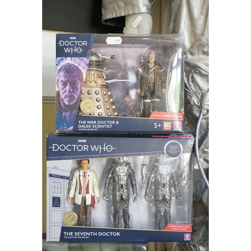 375 - Doctor Who - Collection of Doctor Who scale size items to include full custom made Earthshock Cyberm... 