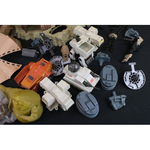 369 - Star Wars - 19 original items to include 2 x Scout Bikes, Ewok Assault Catapult, Ewok Combat Glider,... 