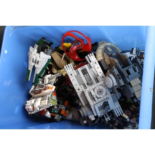 295 - Lego - Large quantity of built and unbuild Lego featuring Star Wars, Ninjago, City, etc with mini fi... 