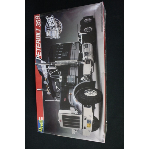 1333 - Five boxed Revell plastic model kits to include sealed 7410 1:25 Peterbilt 359, 7427 1:25 Volvo F12 ... 