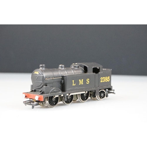 102 - Two boxed Wrenn OO gauge locomotives to include W2215 0-6-2 Tank LMS and No 2206 0-6-0 Tank locomoti... 