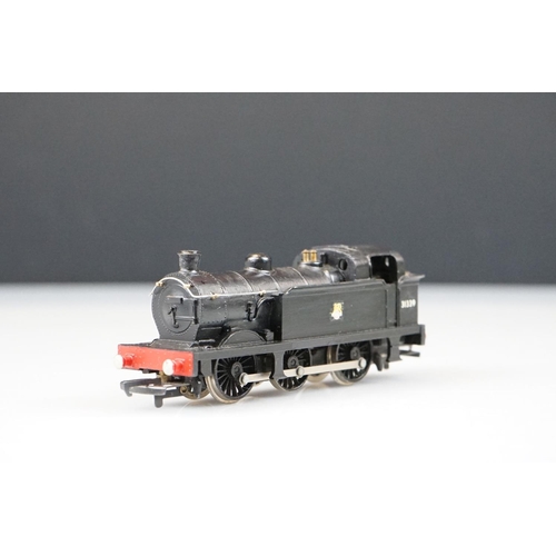 102 - Two boxed Wrenn OO gauge locomotives to include W2215 0-6-2 Tank LMS and No 2206 0-6-0 Tank locomoti... 