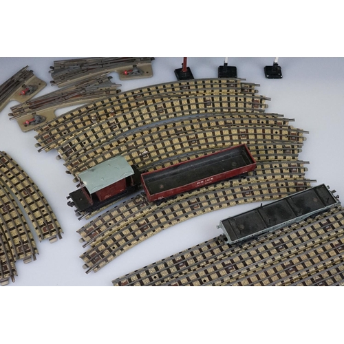 108 - Group of Hornby Dublo model railway to include 2-6-2 BR locomotive in black, track, 2 x signals and ... 