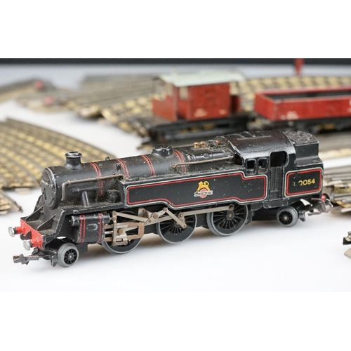 108 - Group of Hornby Dublo model railway to include 2-6-2 BR locomotive in black, track, 2 x signals and ... 