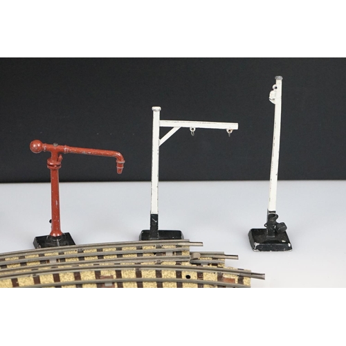 108 - Group of Hornby Dublo model railway to include 2-6-2 BR locomotive in black, track, 2 x signals and ... 