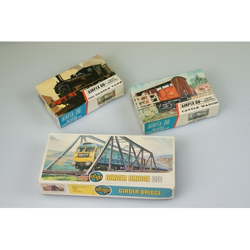 111 - Quantity of OO gauge model railway to include 4 x locomotives (2 x Hornby GWR 43005, Hornby GWR 101 ... 