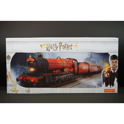 3 - Ex shop stock - Boxed Hornby OO gauge R1234 Harry Potter Hogwarts Express train set, complete & unus... 