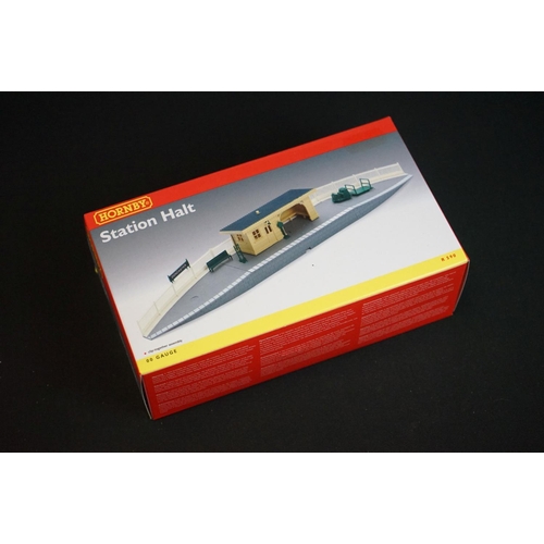 38 - Ex shop stock - Nine boxed Hornby OO gauge Skaledale trackside buildings to include 2 x R7264 The Ol... 