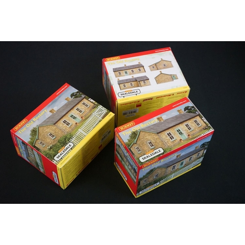 38 - Ex shop stock - Nine boxed Hornby OO gauge Skaledale trackside buildings to include 2 x R7264 The Ol... 