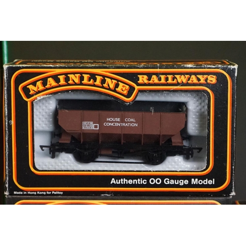 48 - 33 Boxed Palitoy Mainline OO gauge items of rolling stock to include wagons and vans featuring 37433... 