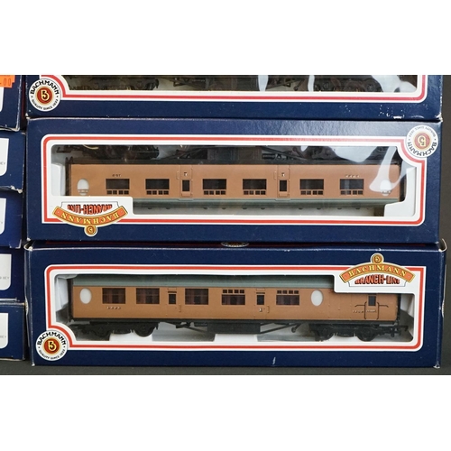 51 - 35 Boxed Bachmann OO gauge items of rolling stock to include 343777 63' Thompson 3rd Corridor Post W... 