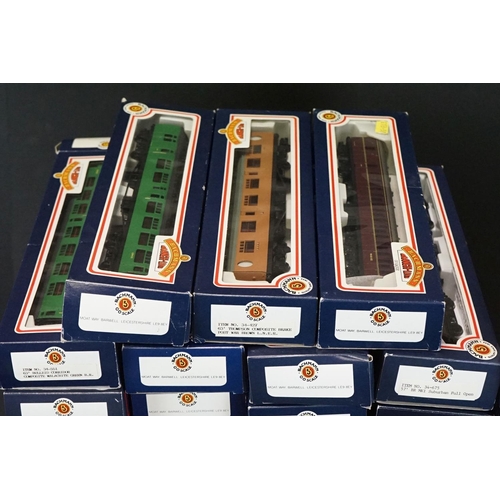 51 - 35 Boxed Bachmann OO gauge items of rolling stock to include 343777 63' Thompson 3rd Corridor Post W... 