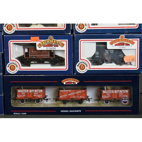 53 - 32 Boxed Bachmann OO gauge items of rolling stock to include wagons & vans featuring Blue Riband 370... 