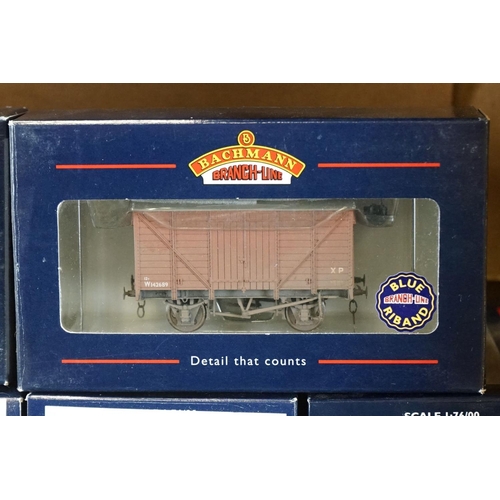 55 - 40 Boxed Bachmann OO gauge items of rolling stock to include wagons & vans featuring many Blue Riban... 