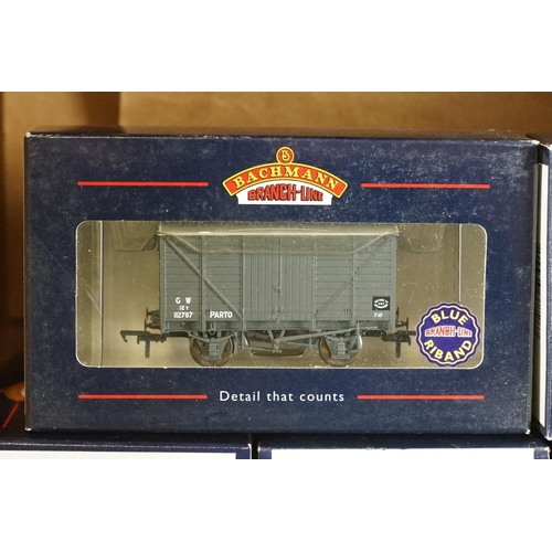 55 - 40 Boxed Bachmann OO gauge items of rolling stock to include wagons & vans featuring many Blue Riban... 