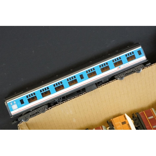 59 - Collection of 38 OO gauge items of rolling stock to include Mainline, Kitmaster, Lima, Airfix, Hornb... 