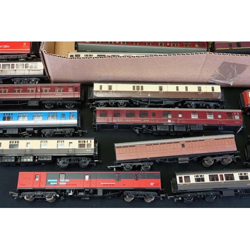 59 - Collection of 38 OO gauge items of rolling stock to include Mainline, Kitmaster, Lima, Airfix, Hornb... 