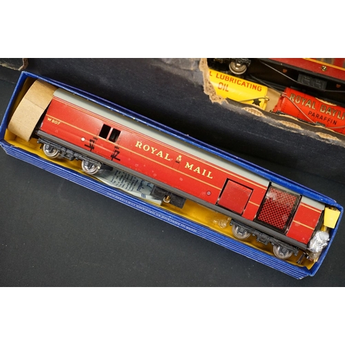 135 - Around 46 Hornby Dublo items of rolling stock to include 10 x boxed examples, features tankers, coac... 