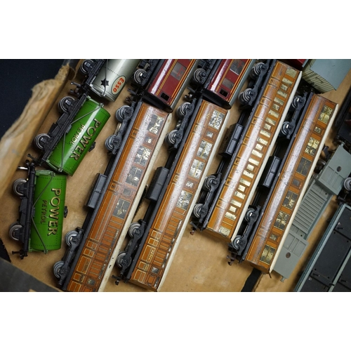 135 - Around 46 Hornby Dublo items of rolling stock to include 10 x boxed examples, features tankers, coac... 