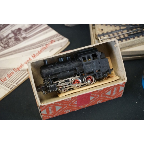 139 - Quantity of Marklin HO gauge model railway to include boxed 3000 Locomotive, 4 x boxed items of roll... 