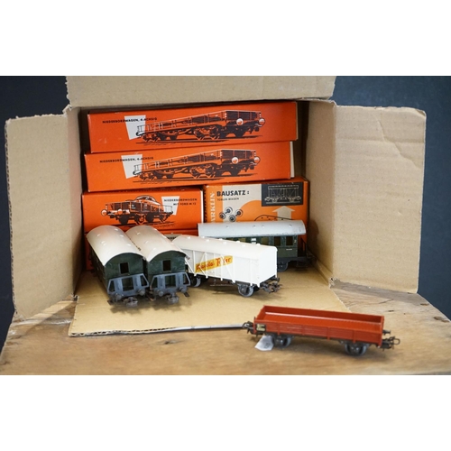 139 - Quantity of Marklin HO gauge model railway to include boxed 3000 Locomotive, 4 x boxed items of roll... 