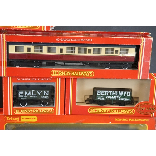 66 - 18 Boxed OO gauge items of rolling stock to include 6 x Hornby, 2 x Hornby Dublo, 3 x Dapol, 3 x Bac... 