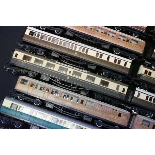 69 - 17 OO gauge items of rolling stock, all various coaches mainly featuring Hornby examples