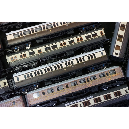 69 - 17 OO gauge items of rolling stock, all various coaches mainly featuring Hornby examples