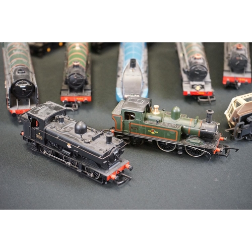 70 - 10 OO gauge locomotives to include Hornby Nunney Castle, Lima King George V, Horny Manner, Hornby Br... 