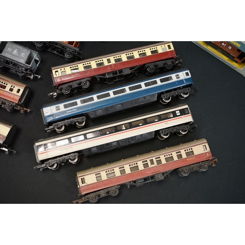 74 - Nine boxed OO gauge items of rolling stock to include 3 x Wrenn, 4 x Triang/Hornby and 2 x Playcraft... 