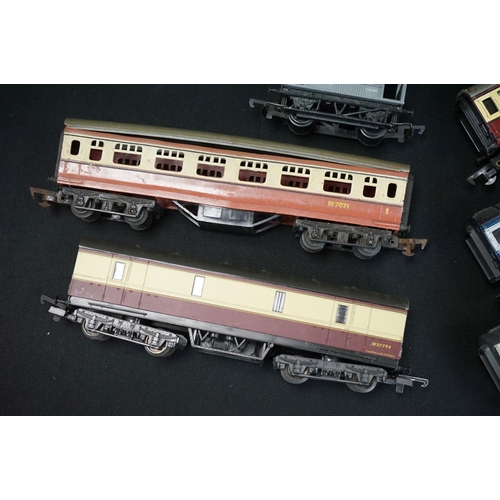 74 - Nine boxed OO gauge items of rolling stock to include 3 x Wrenn, 4 x Triang/Hornby and 2 x Playcraft... 