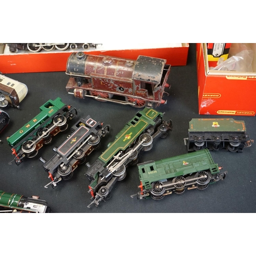 75 - Quantity of OO gauge model railway to include 6 x Hornby & Triang locomotives featuring Princess Eli... 