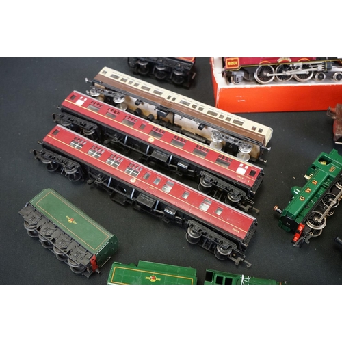 75 - Quantity of OO gauge model railway to include 6 x Hornby & Triang locomotives featuring Princess Eli... 