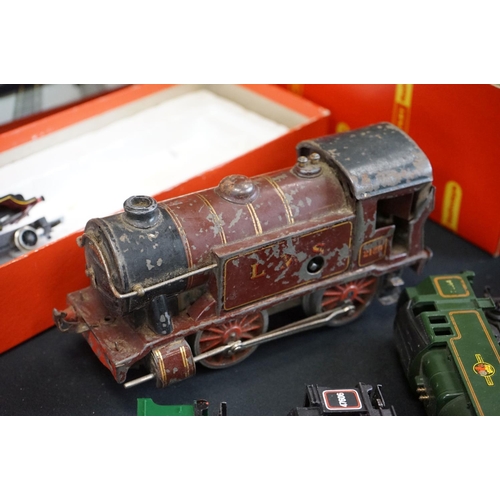 75 - Quantity of OO gauge model railway to include 6 x Hornby & Triang locomotives featuring Princess Eli... 