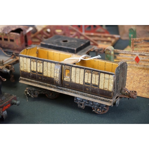 76 - Quantity of heavily play worn/rusted Hornby O gauge model railway to include George The Fifth locomo... 