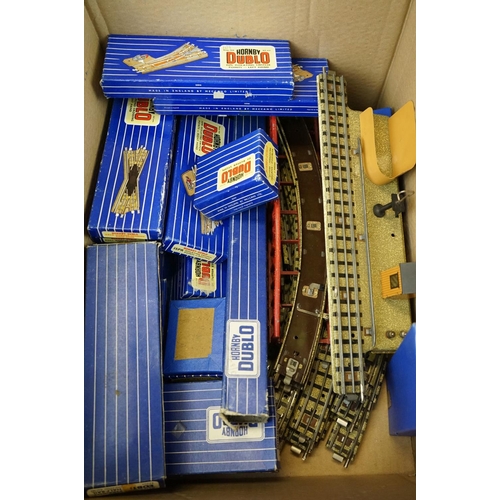 82 - 18 Boxed Hornby Dublo items of rolling stock to include 3 x D11 Corridor Coach, D1 Fish Van etc plus... 