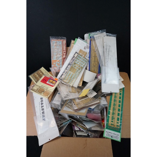 86 - Large collection of bagged & unopened OO gauge metal & plastic kit parts and accessories to include ... 