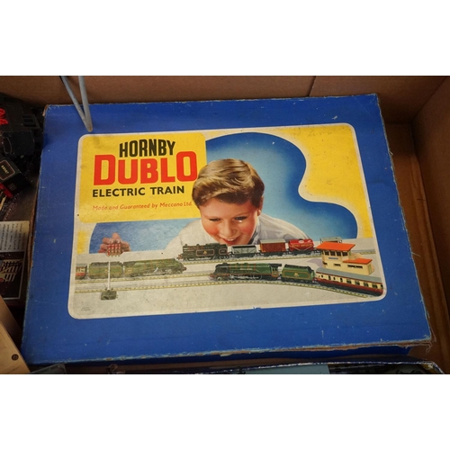 87 - Quantity of OO gauge & Hornby Dublo model railway to include boxed Hornby Dublo EDG18 2-6-4 Tank Goo... 