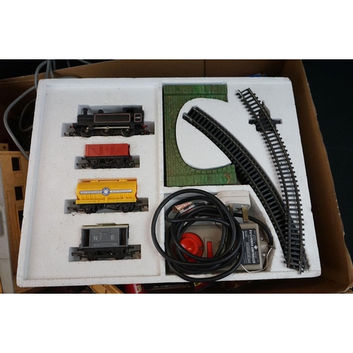 87 - Quantity of OO gauge & Hornby Dublo model railway to include boxed Hornby Dublo EDG18 2-6-4 Tank Goo... 